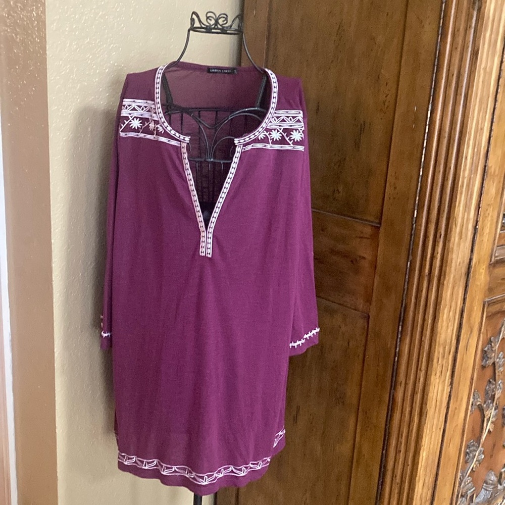 Urban Coco embroidered v-neck tunic top size 2XL, twee